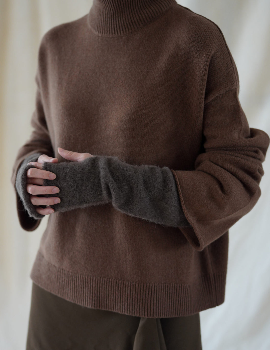 Hana Baby Alpaca Cashmere Silk Long Mittens・Dark Taupe