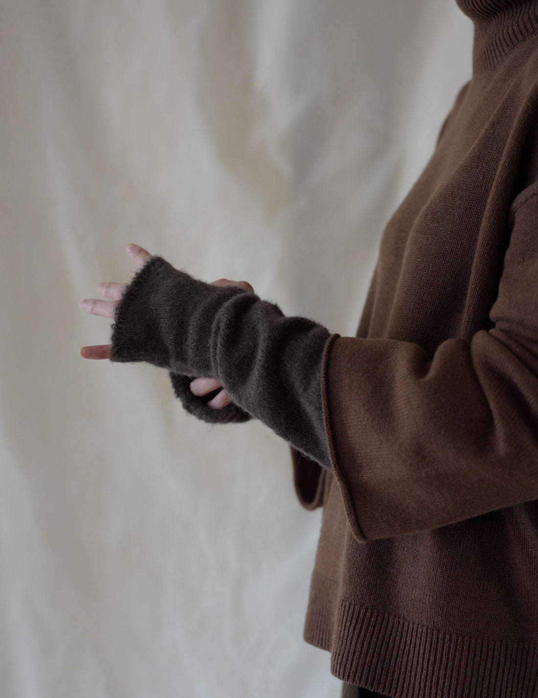 Hana Baby Alpaca Cashmere Silk Long Mittens・Dark Taupe