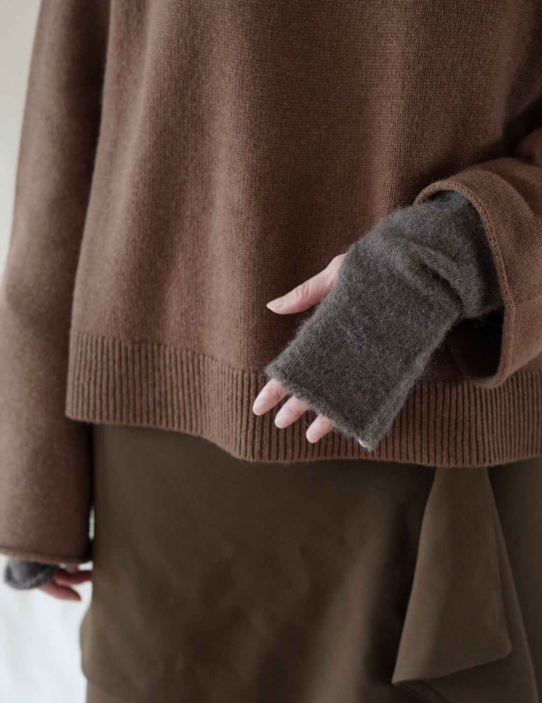 Hana Baby Alpaca Cashmere Silk Long Mittens・Dark Taupe