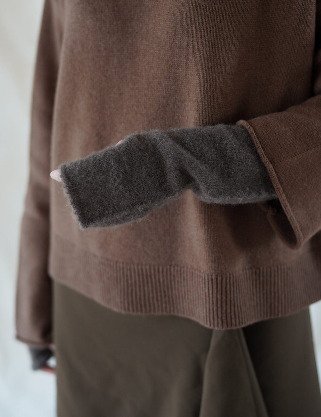 Hana Baby Alpaca Cashmere Silk Long Mittens・Dark Taupe