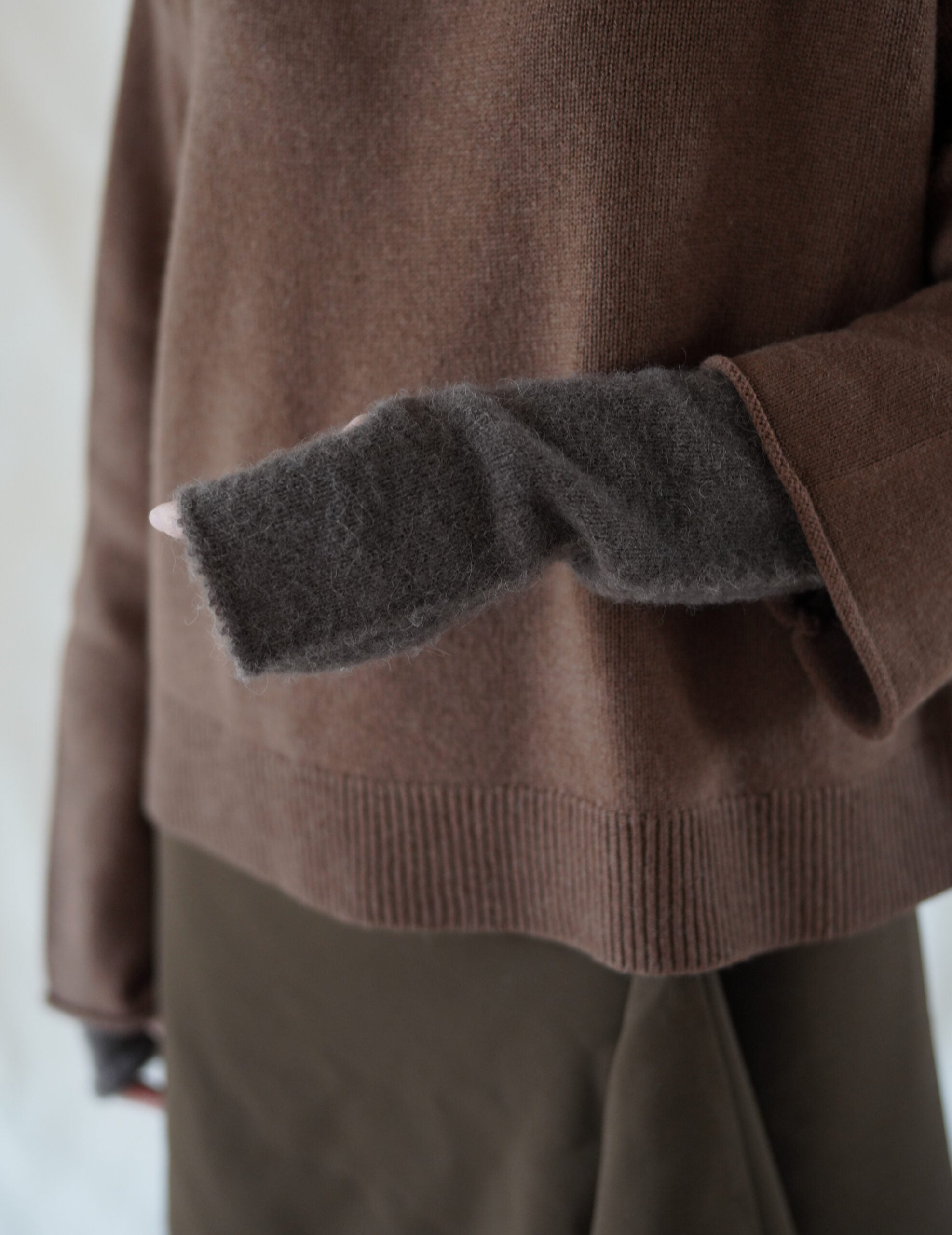 Hana 羊絨蠶絲長手套・深褐灰