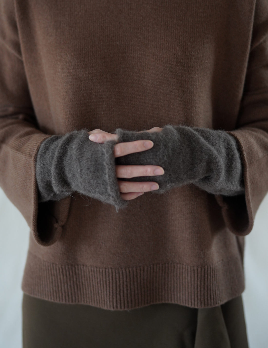 Hana Baby Alpaca Cashmere Silk Long Mittens・Dark Taupe