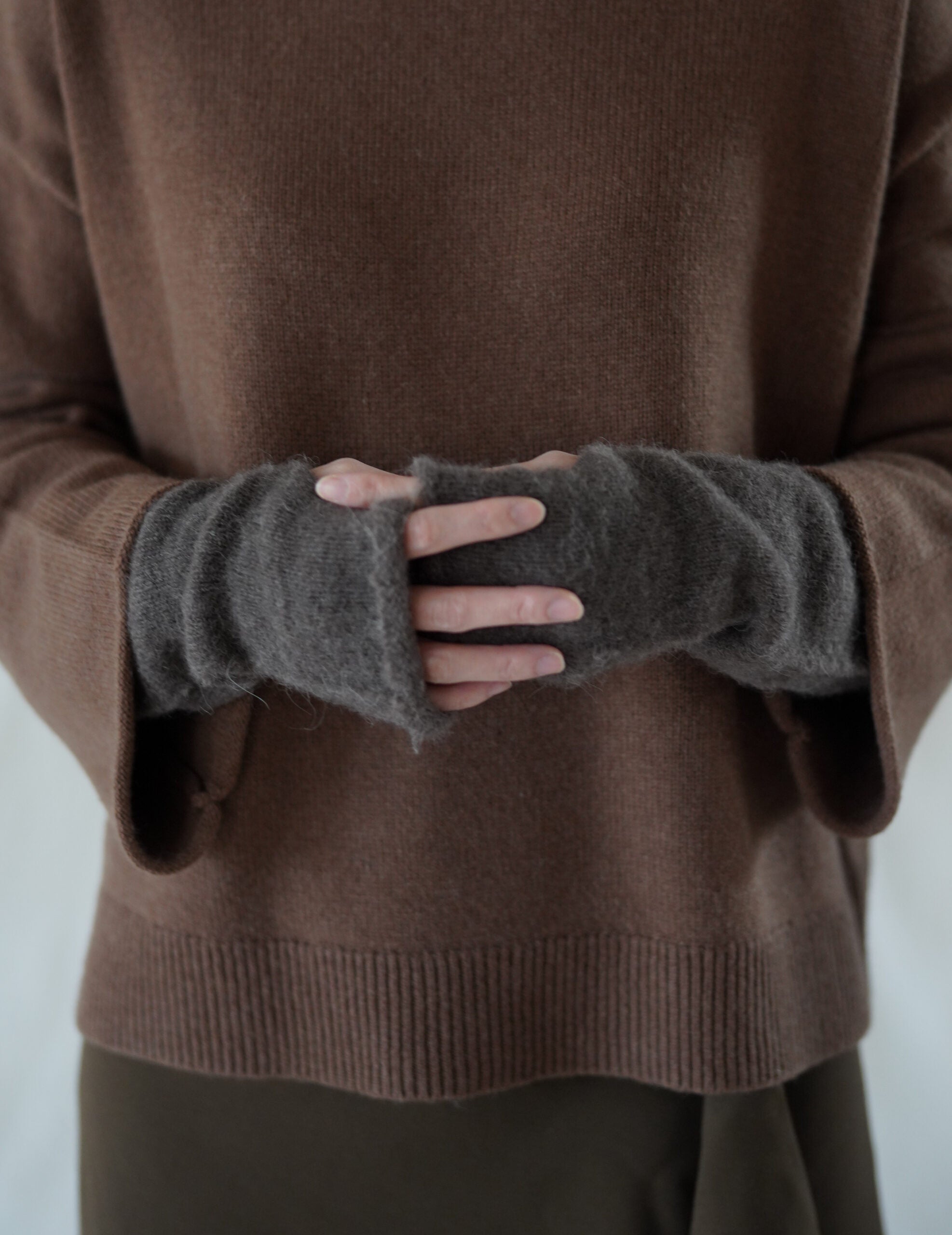 Hana 羊絨蠶絲長手套・深褐灰