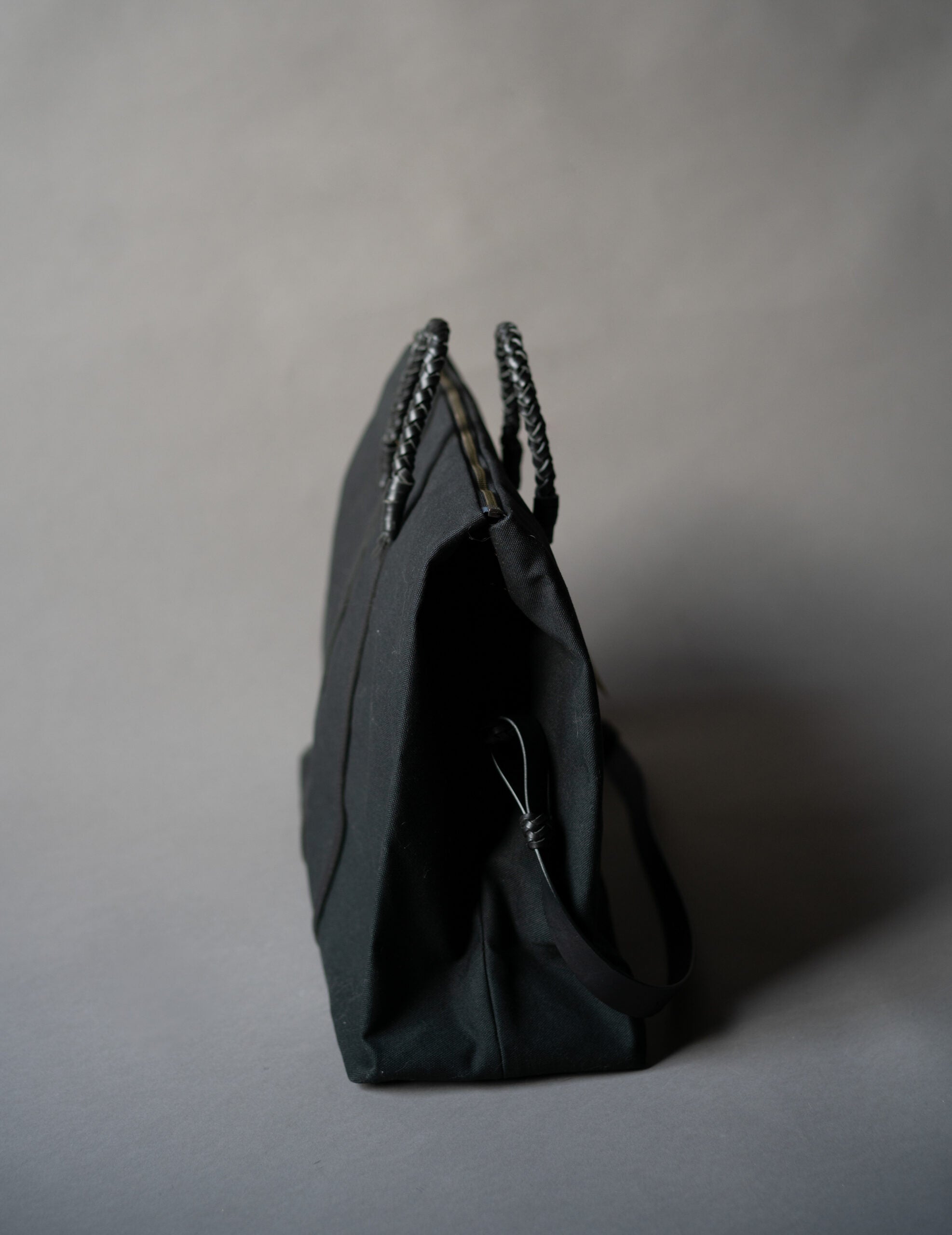 Woven Duffel Bag．Black