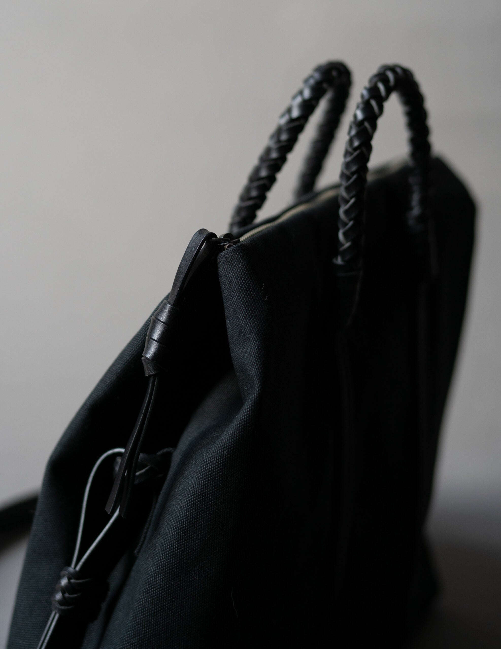 Woven Duffel Bag．Black