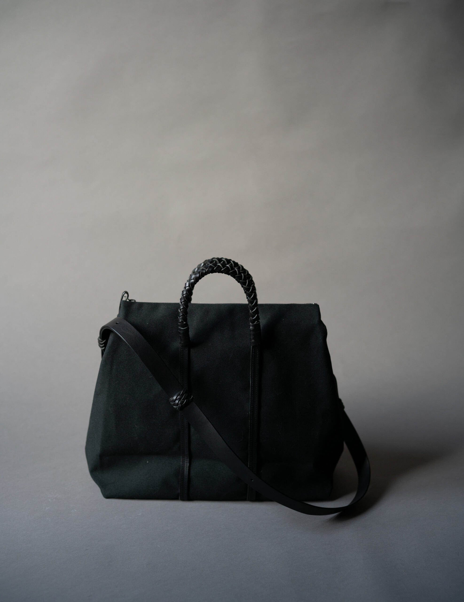 Woven Duffel Bag．Black