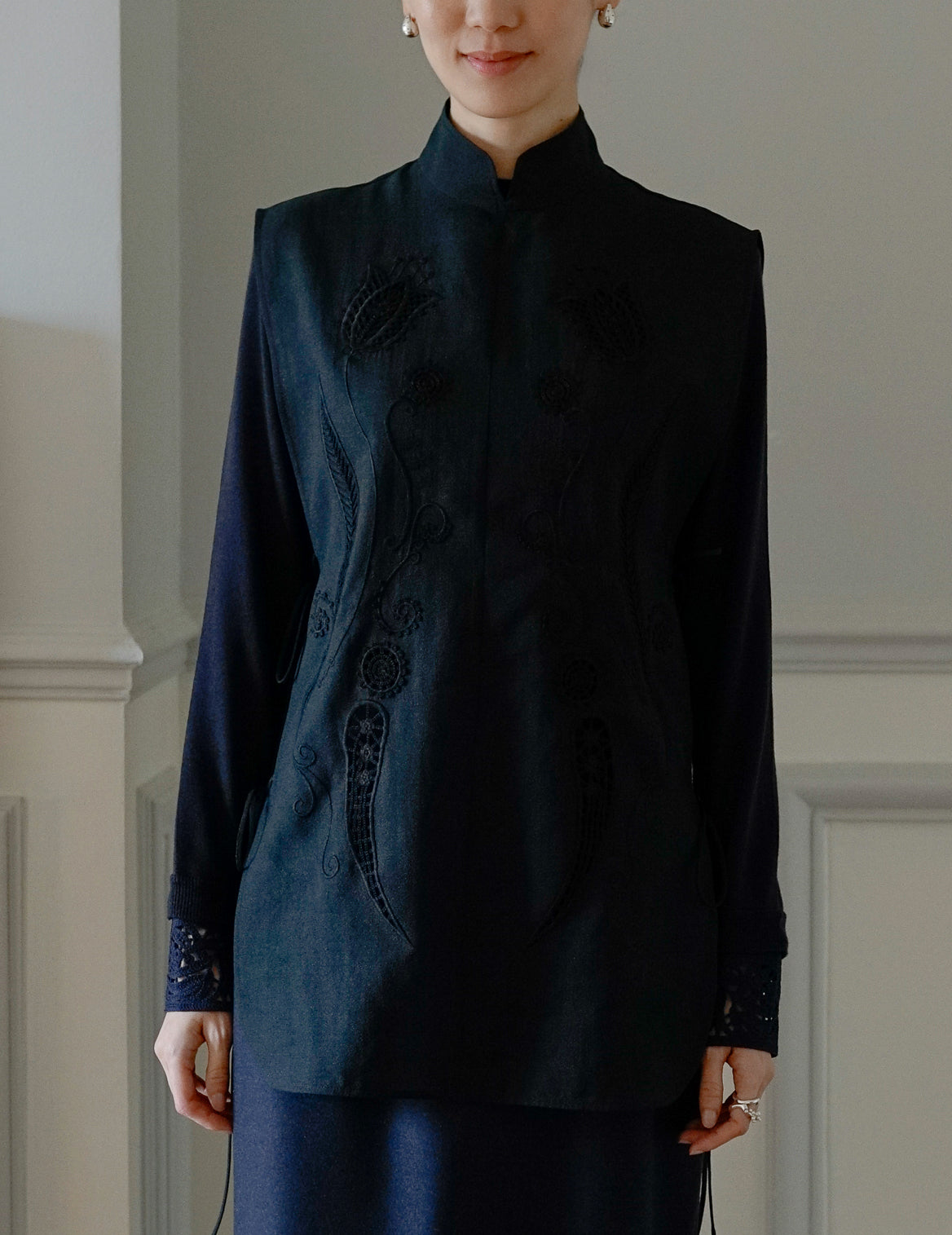 Sheer Embroidery Vest・Black