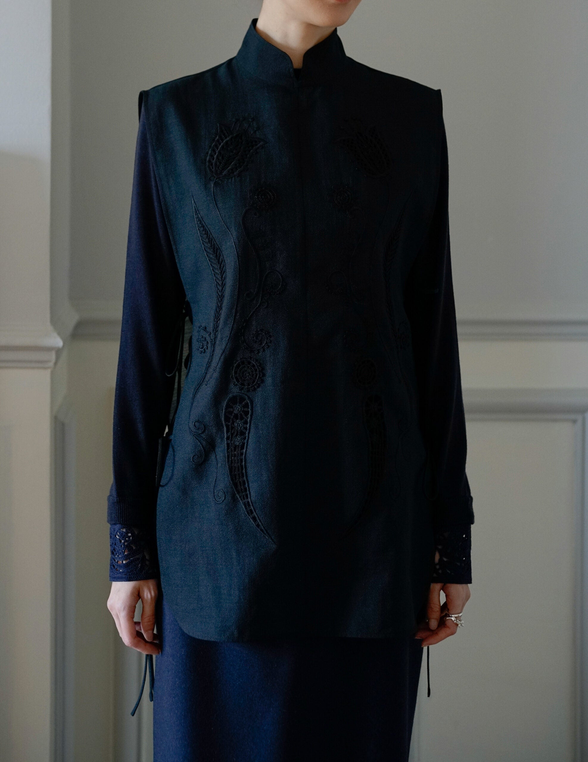 Sheer Embroidery Vest・Black