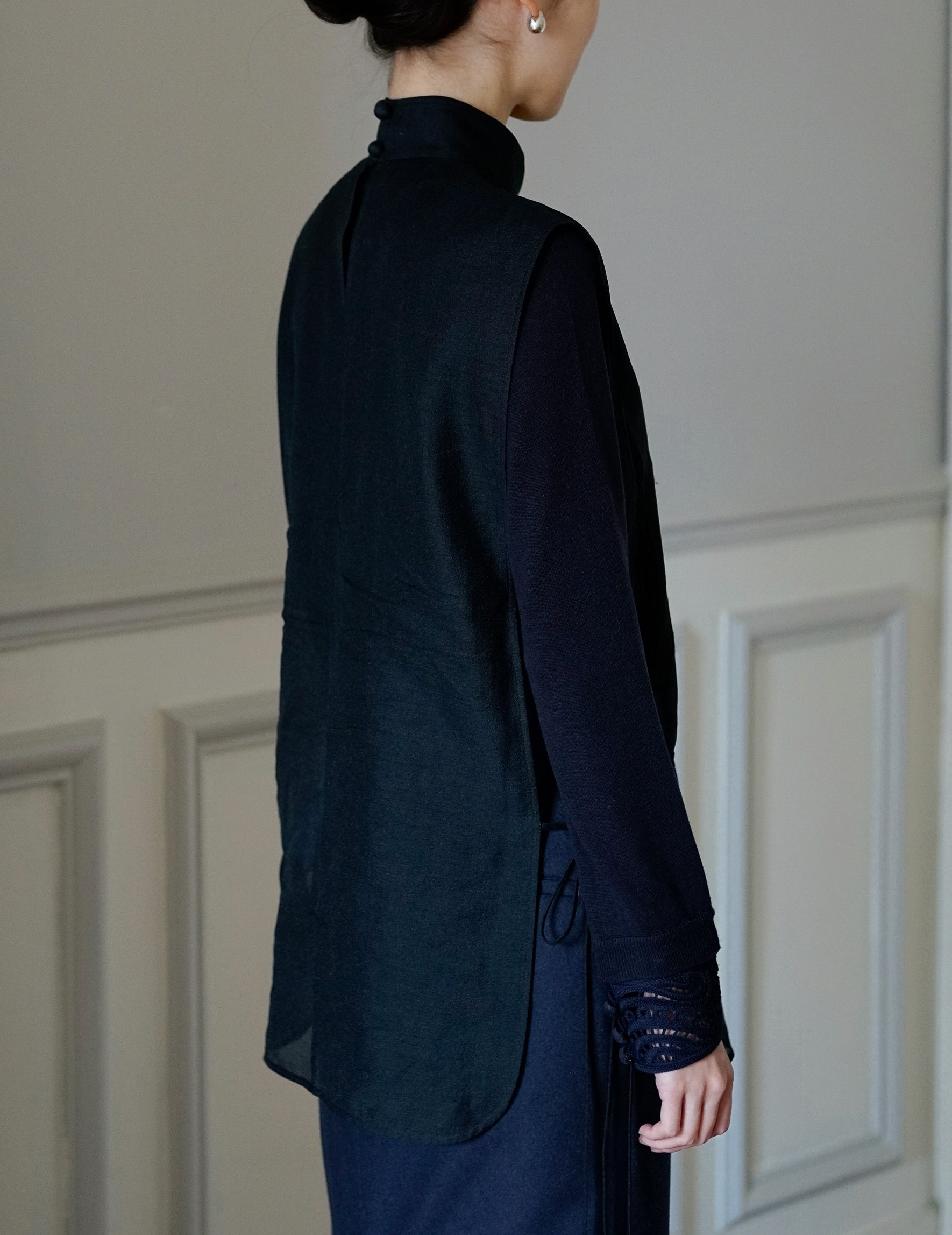 Sheer Embroidery Vest・Black