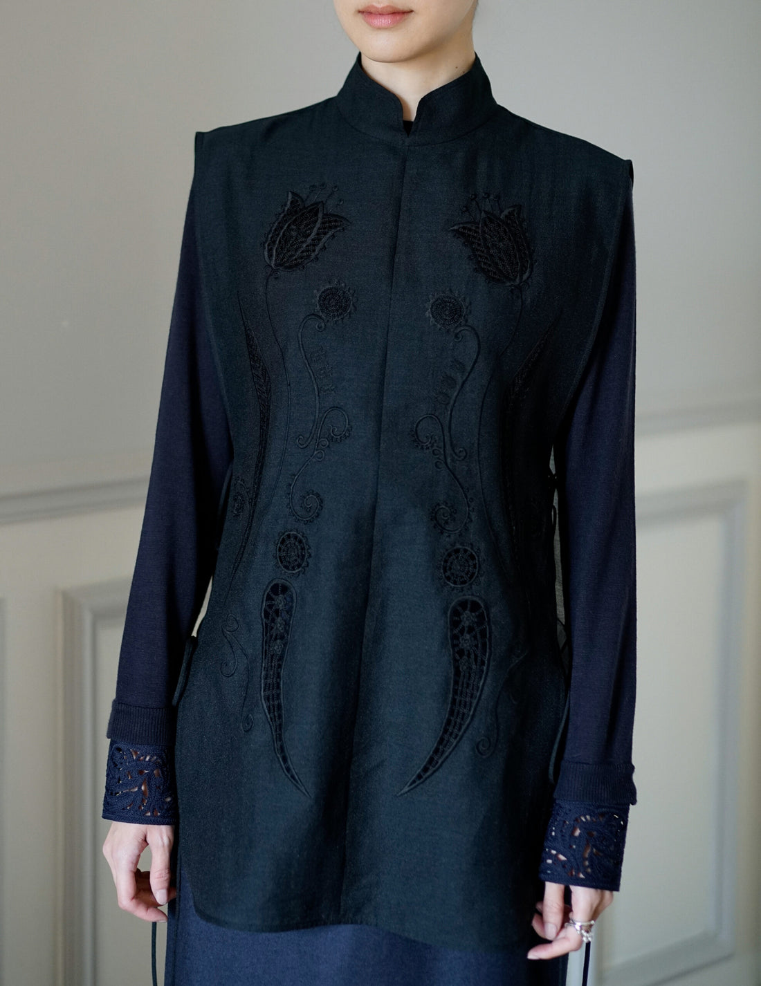 Sheer Embroidery Vest・Black