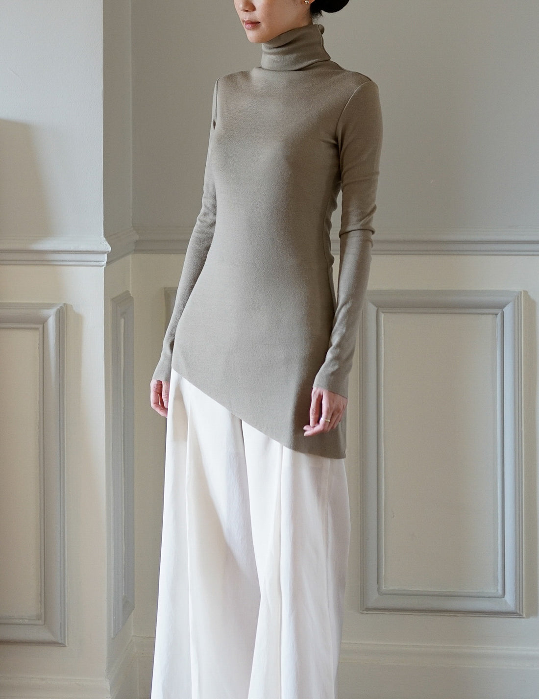 Genie virgin wool turtleneck top・Warm Grey