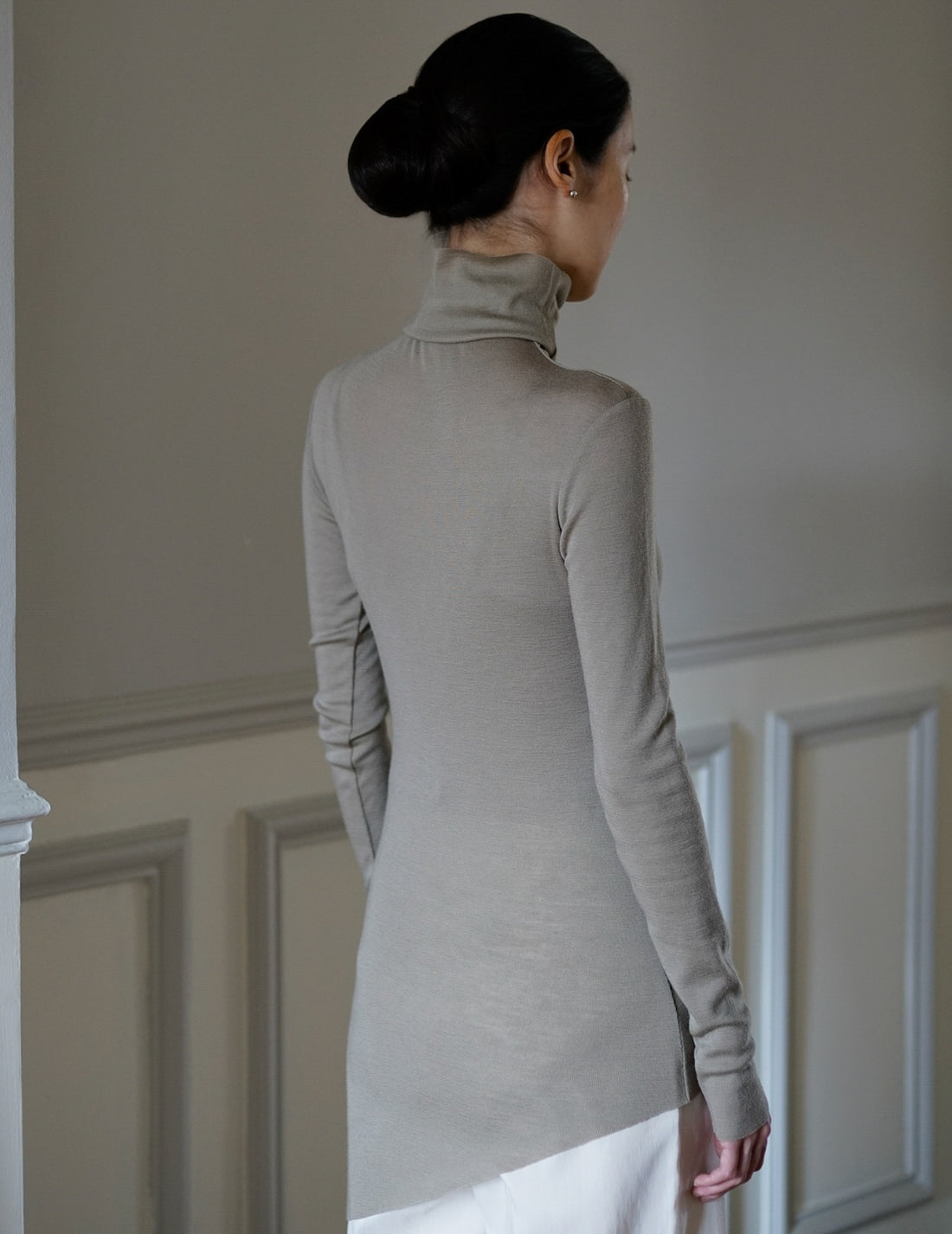 Genie virgin wool turtleneck top・Warm Grey