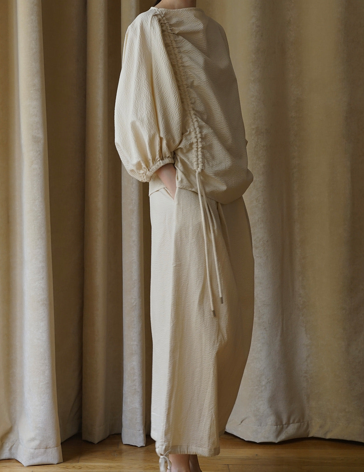 Seersucker Drawstring Blouse・Light Beige