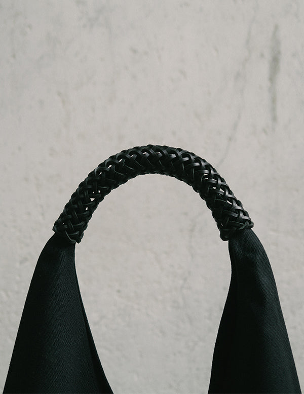Woven Triangle Bag All Black・L